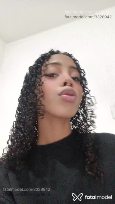 Acompanhante mulher morena (o) de olhos castanhos - Hellen