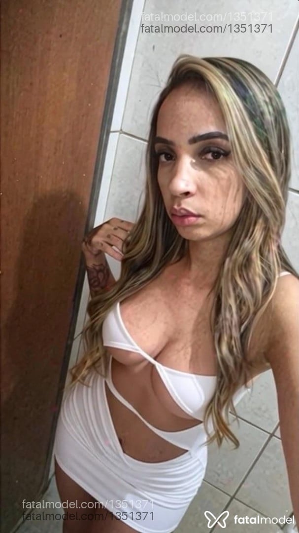 Acompanhante mulher loira (o) de olhos castanhos em Guarujá - Maya
