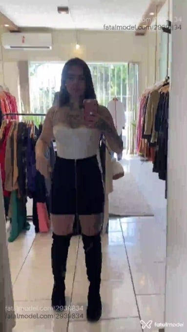 Acompanhante mulher com cabelo castanho de olhos castanhos em São Francisco do Sul - Larissa Lima
