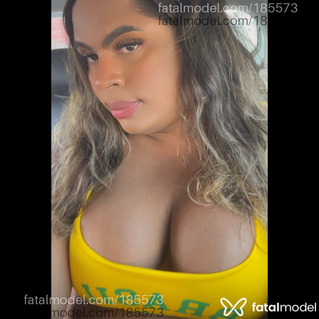 Acompanhante mulher trans loira (o) de olhos pretos - FadaDosDesejos