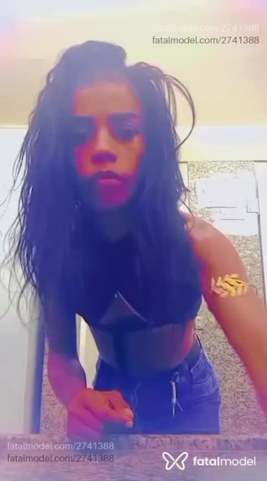 Acompanhante mulher com cabelo castanho de olhos castanhos - Manuela Souza