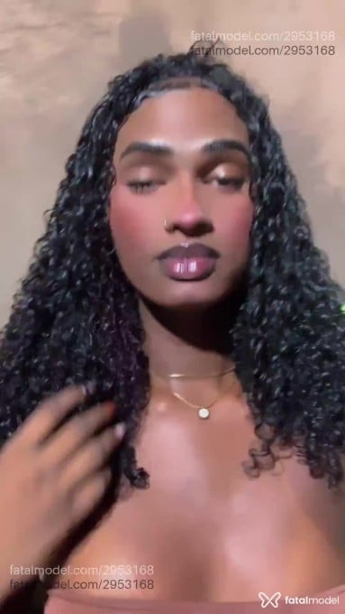 Acompanhante mulher trans morena (o) de olhos castanhos - Eduarda Acompanhante mulher trans morena (o) de olhos castanhos - Eduarda