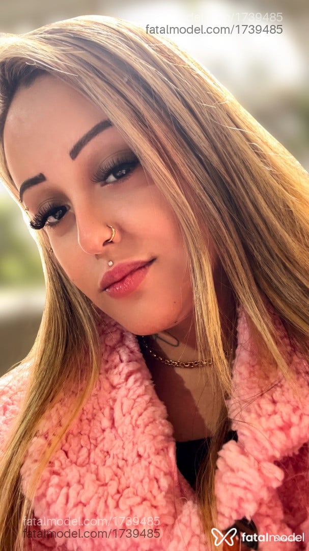 Acompanhante mulher loira (o) de olhos castanhos em São José - Cah Farias