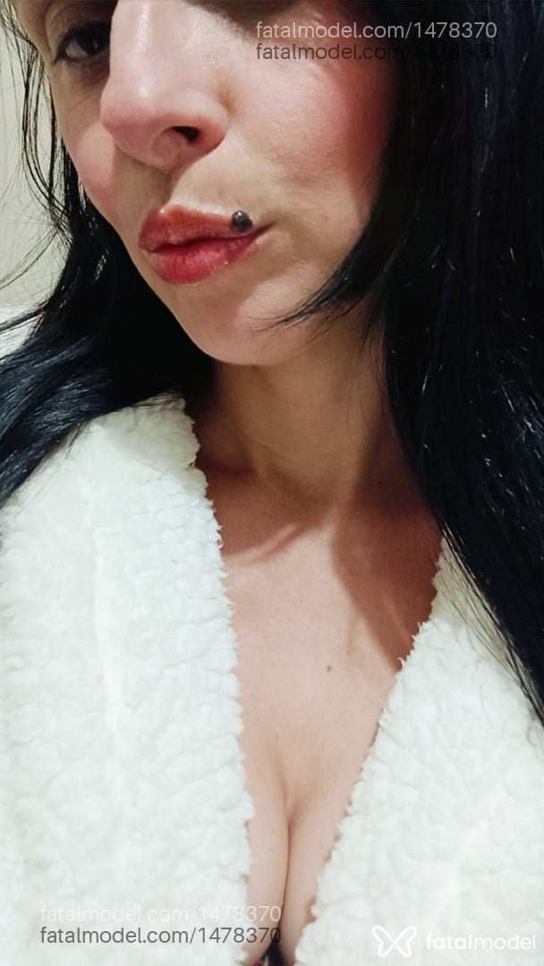 Acompanhante mulher com cabelo castanho de olhos pretos em Pouso Alegre - Ariana
