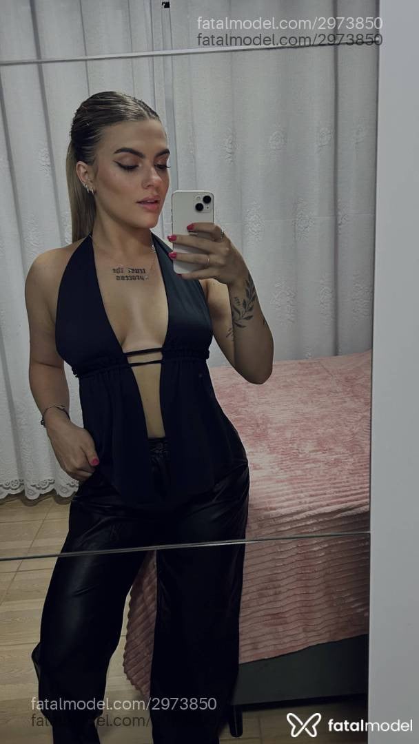 Acompanhante mulher loira (o) de olhos azuis - Ana Julia