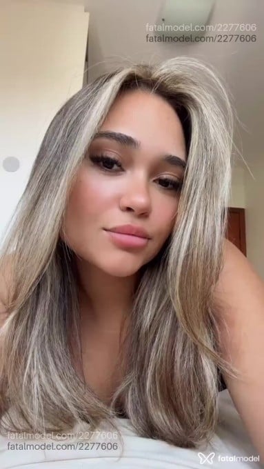 Acompanhante mulher morena (o) de olhos castanhos - Victoria Lancaster