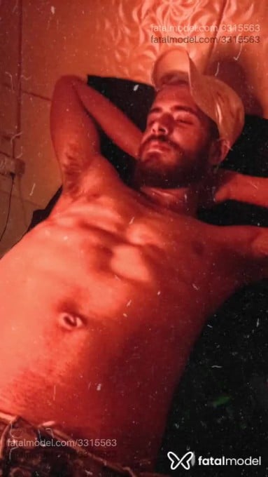 Acompanhante homem loira (o) de olhos castanhos em Vitória da Conquista - Mikael Roland