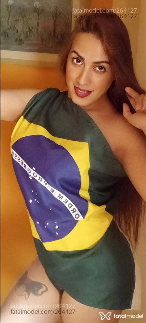 Acompanhante mulher trans com cabelo castanho de olhos castanhos em São Lourenço do Sul - Dafinny Msagens