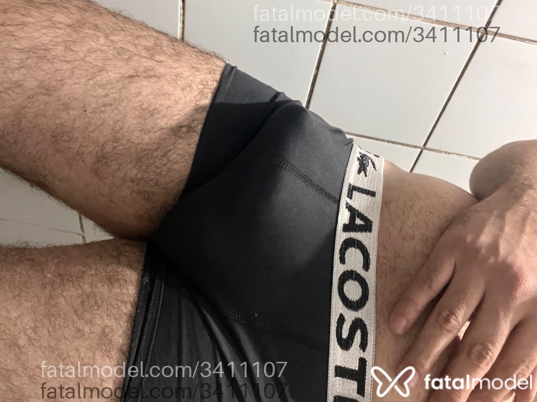 Acompanhante homem morena (o) de olhos castanhos em Virtual - Silva