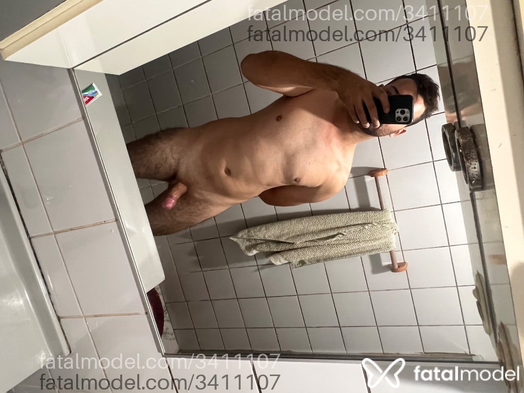 Acompanhante homem morena (o) de olhos castanhos em Virtual - Silva