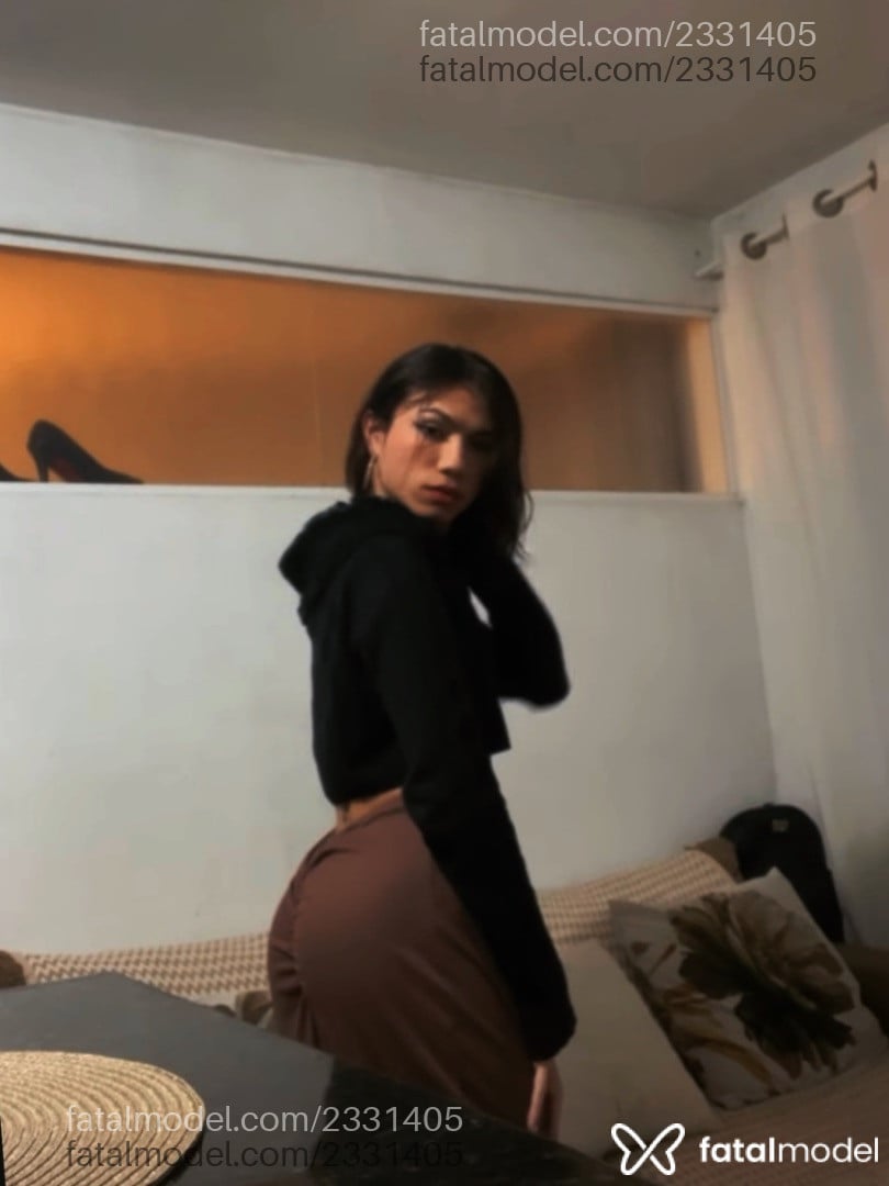 Acompanhante mulher trans com cabelo castanho de olhos castanhos em Curitiba - Chellyluchi