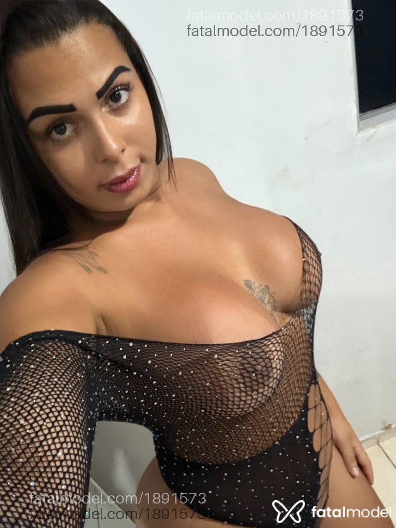 Acompanhante mulher trans com cabelo castanho de olhos castanhos - Rhay Belle