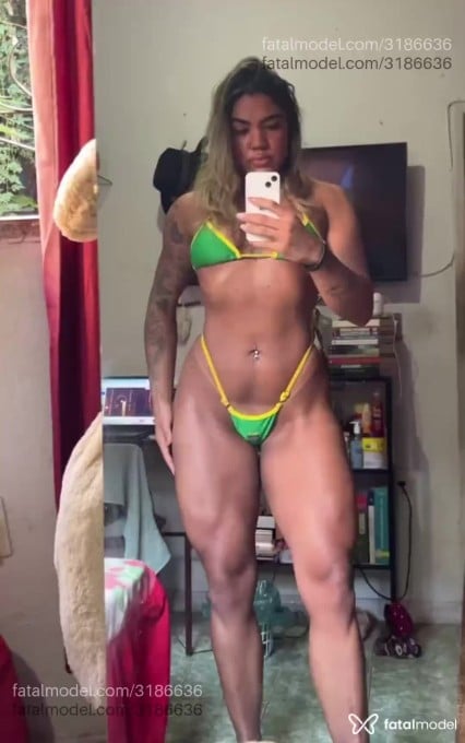 Acompanhante mulher loira (o) de olhos castanhos em Virtual - Ababyagel