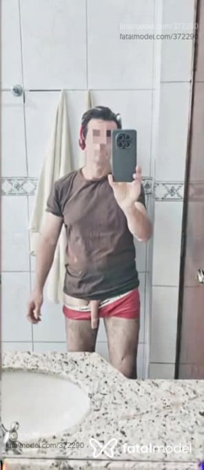 Acompanhante homem com cabelo castanho de olhos castanhos em Divinópolis Acompanhante homem com cabelo castanho de olhos castanhos em Divinópolis - AJJSilveira