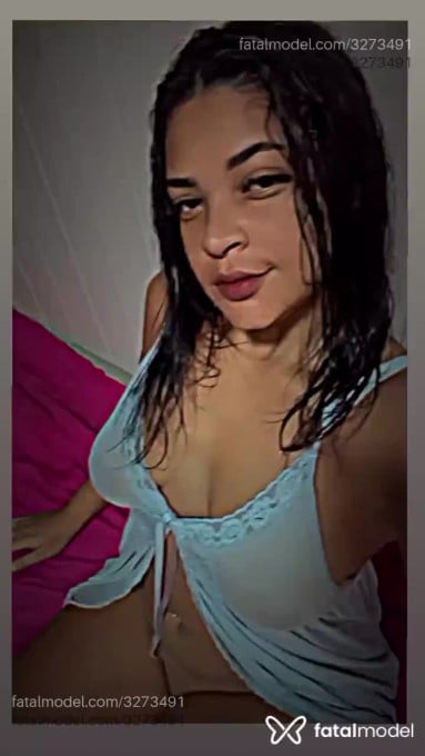 Acompanhante mulher com cabelo castanho de olhos castanhos - Luluzinha