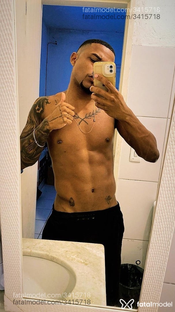 Acompanhante homem com cabelo castanho de olhos pretos em Porto Seguro - Junior