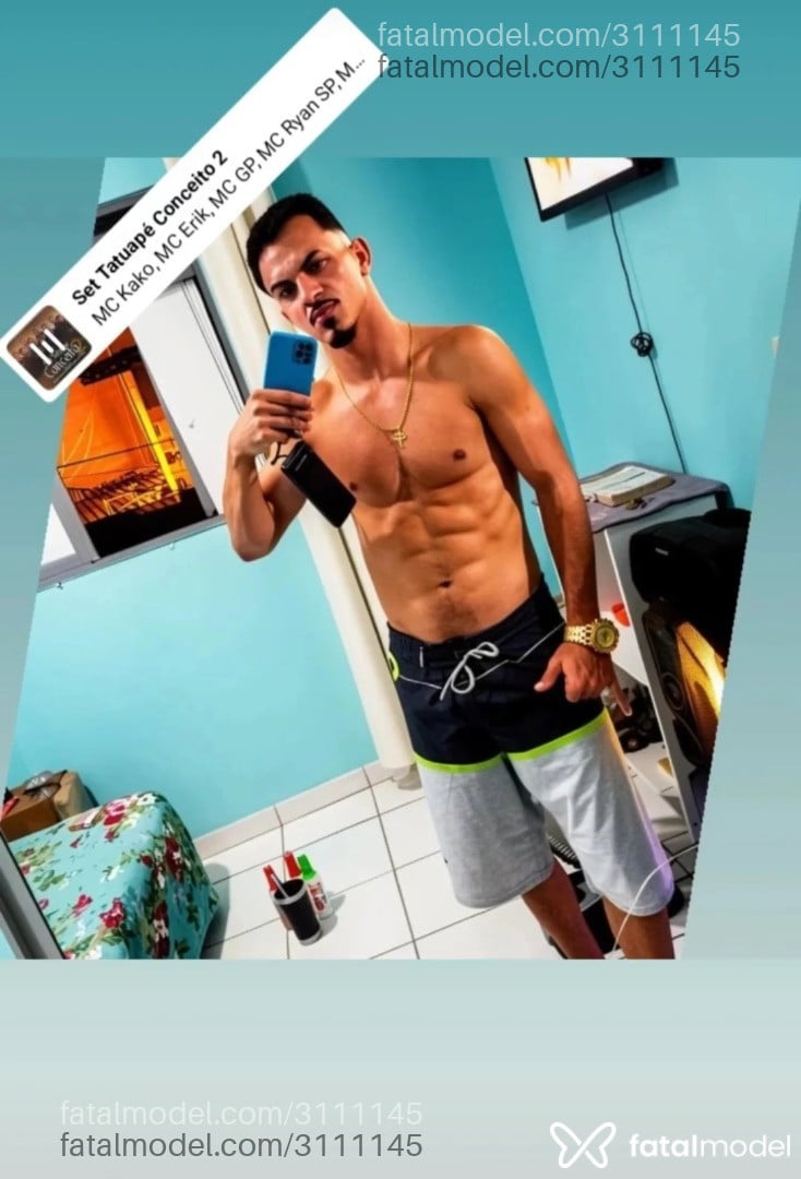 Acompanhante homem morena (o) de olhos castanhos em Porto Seguro - Matheus