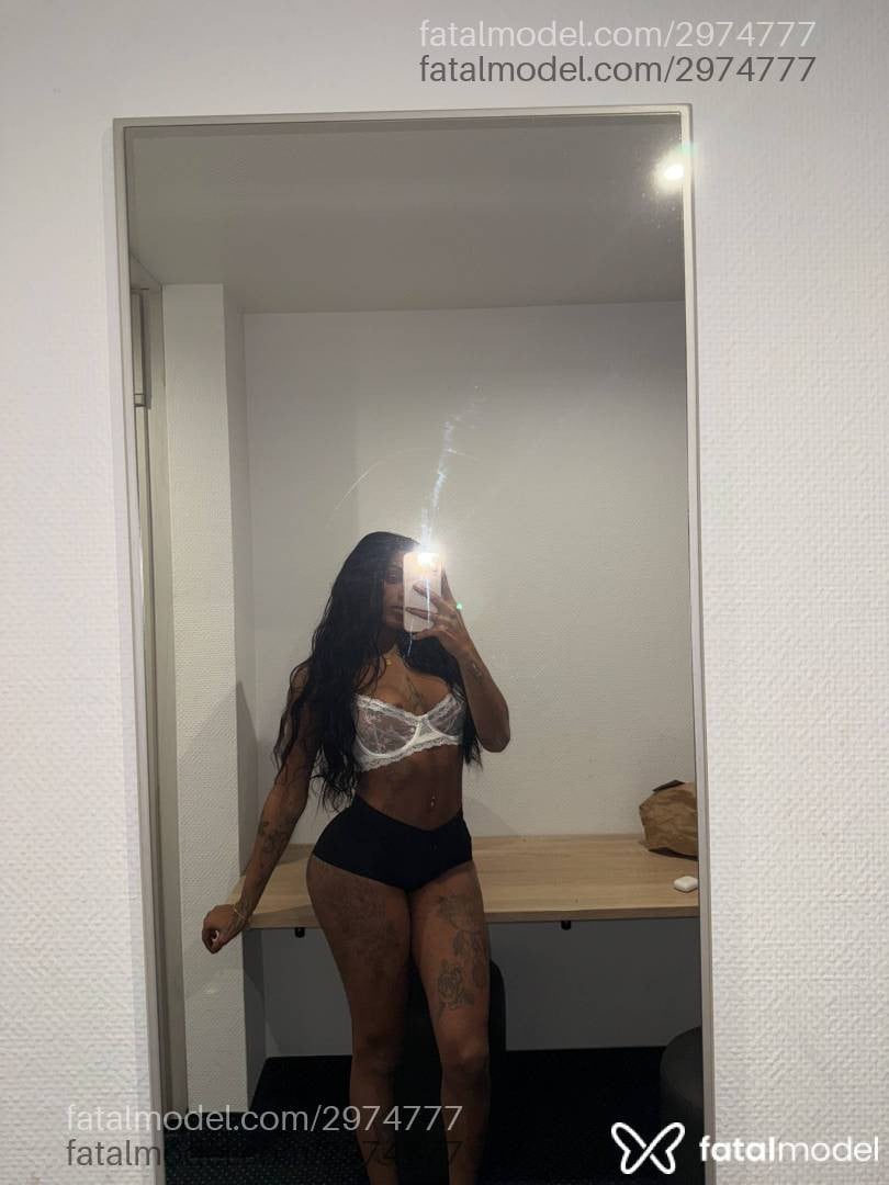 Acompanhante mulher trans morena (o) de olhos pretos - Talita Acompanhante mulher trans morena (o) de olhos pretos - Talita
