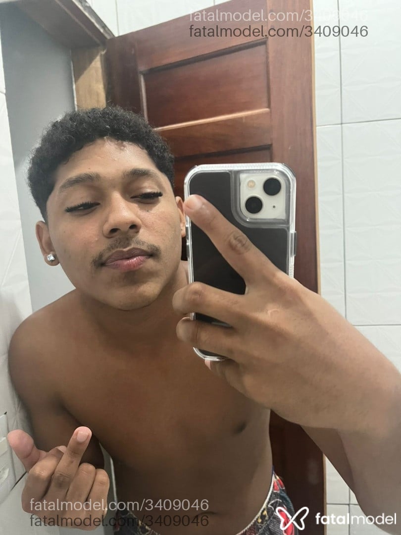 Acompanhante homem morena (o) de olhos castanhos - Isaias Acompanhante homem morena (o) de olhos castanhos - Isaias
