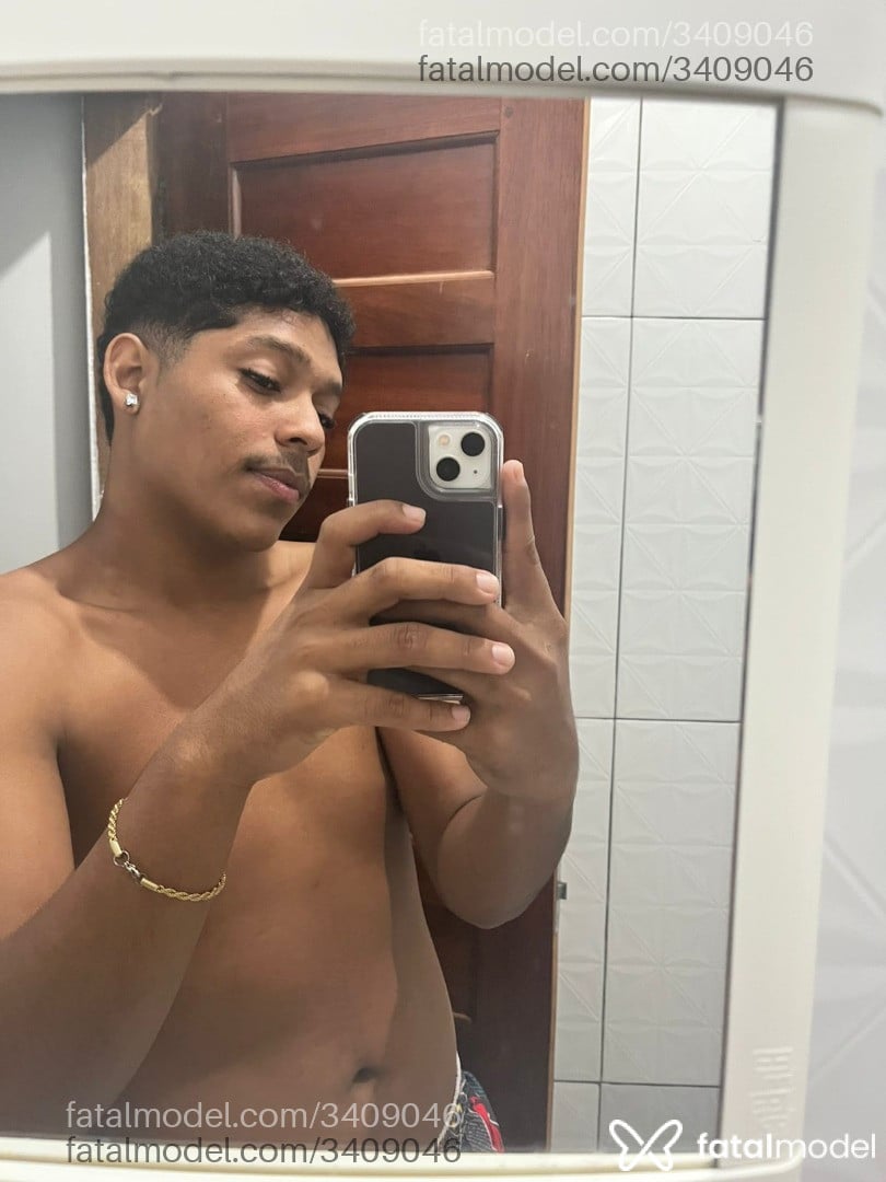 Acompanhante homem morena (o) de olhos castanhos - Isaias Acompanhante homem morena (o) de olhos castanhos - Isaias