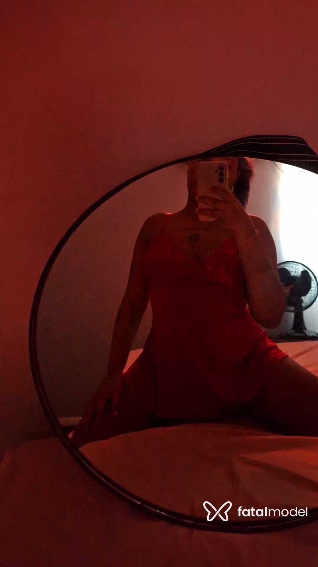 Acompanhante mulher morena (o) de olhos pretos - Lola Reis