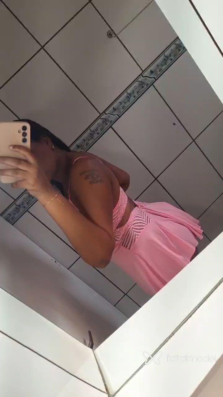 Acompanhante mulher morena (o) de olhos pretos - Lola Reis