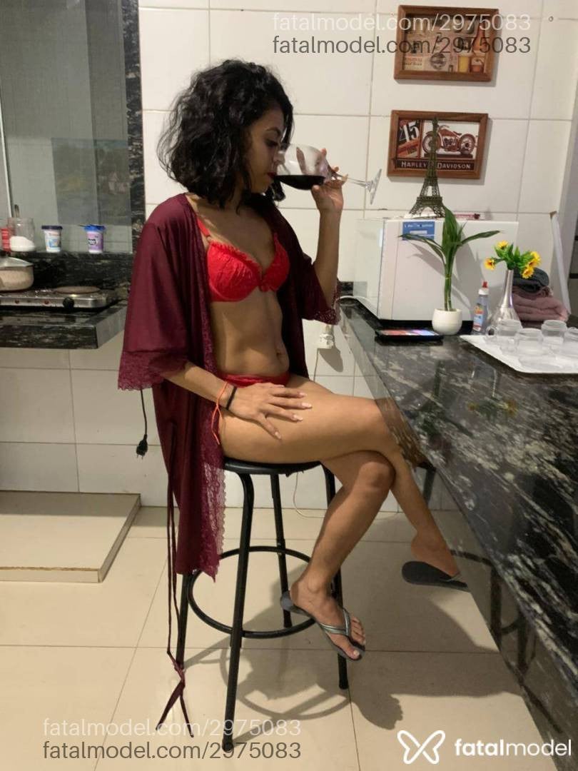 Acompanhante mulher morena (o) de olhos castanhos - Isabella