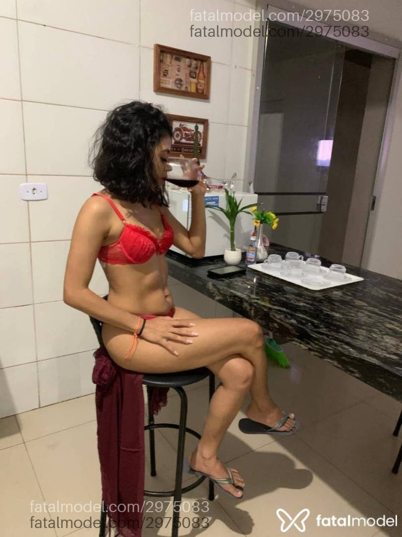 Acompanhante mulher morena (o) de olhos castanhos em Araxá - Isabella