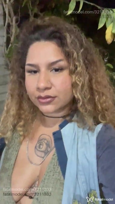 Acompanhante mulher loira (o) de olhos castanhos - Sasha Carmilla