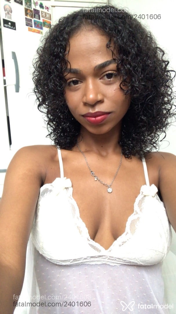 Acompanhante mulher morena (o) de olhos pretos - Kayy