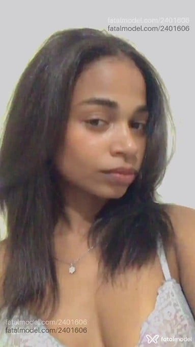 Acompanhante mulher morena (o) de olhos pretos - Kayy