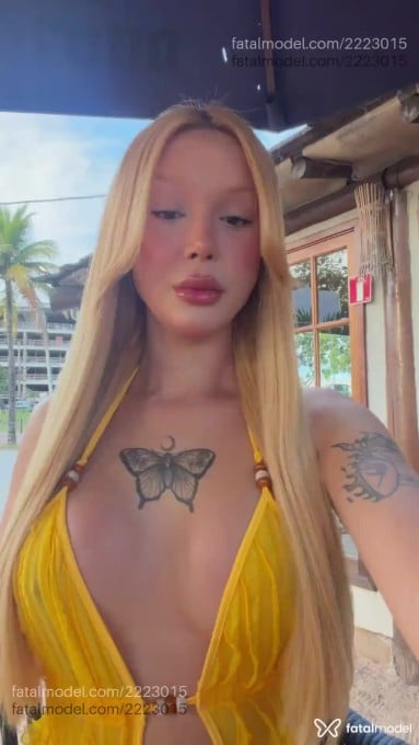 Acompanhante mulher loira (o) de olhos castanhos em Vitória - Mel Lins