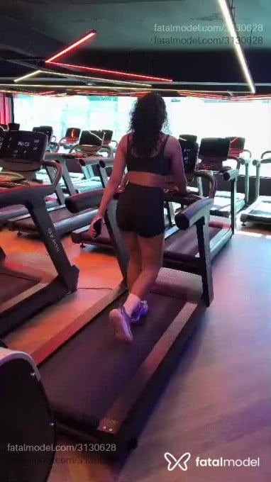 Acompanhante mulher com cabelo castanho de olhos castanhos - Ayra Bellini
