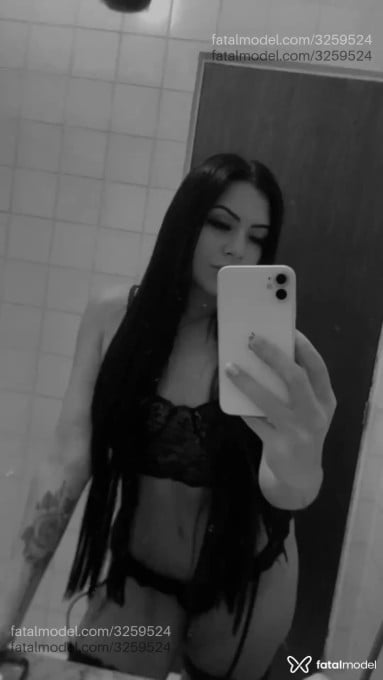 Acompanhante mulher morena (o) de olhos castanhos - Julia Acompanhante mulher morena (o) de olhos castanhos - Julia