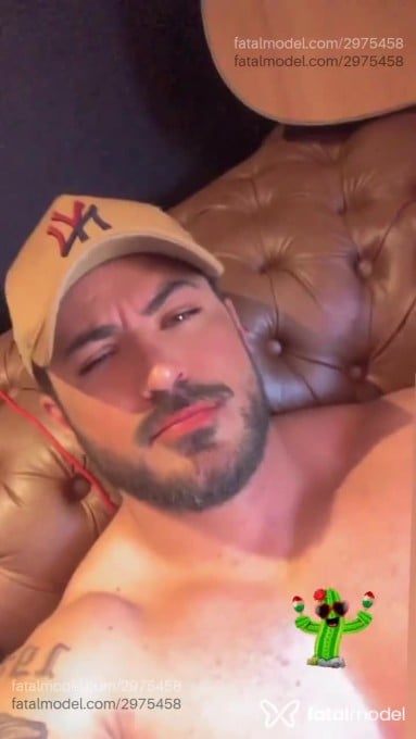 Acompanhante homem morena (o) de olhos castanhos - Lobatto Acompanhante homem morena (o) de olhos castanhos - Lobatto