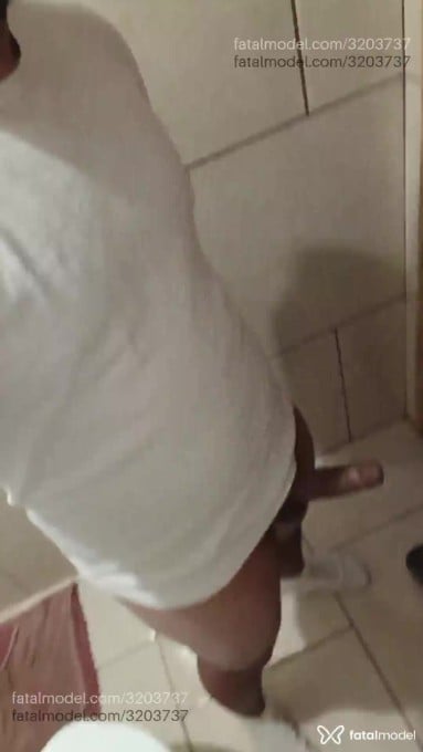 Acompanhante homem com cabelo grisalho de olhos castanhos em Barra Velha - Victor