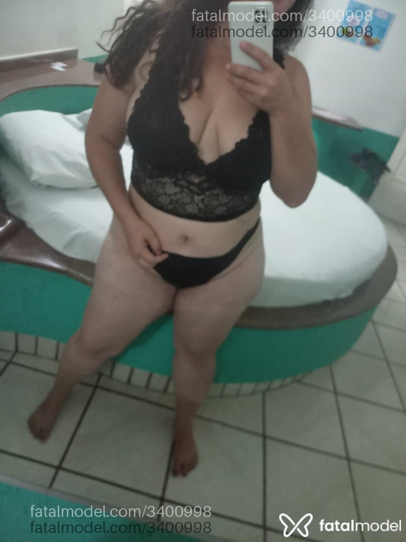 Acompanhante mulher com cabelo castanho de olhos castanhos - Silvia