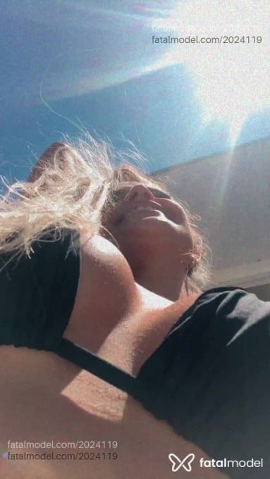 Acompanhante mulher loira (o) de olhos castanhos em Balneário Camboriú Acompanhante mulher loira (o) de olhos castanhos em Balneário Camboriú - Anna