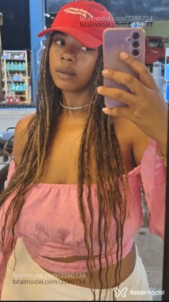 Acompanhante mulher com cabelo castanho de olhos castanhos em Rio de Janeiro - Urd