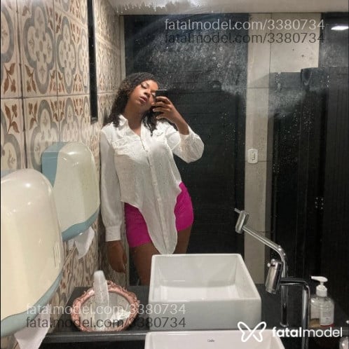 Acompanhante mulher com cabelo castanho de olhos castanhos em Rio de Janeiro - Urd