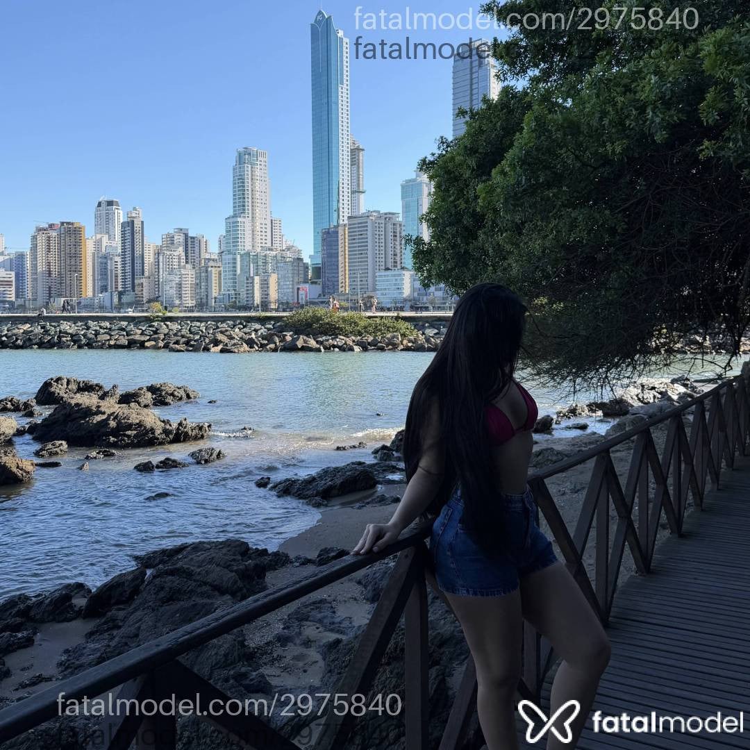 Acompanhante mulher morena (o) de olhos castanhos - Rebeca