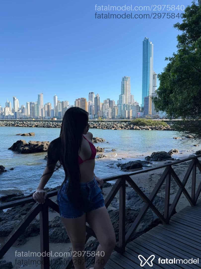 Acompanhante mulher morena (o) de olhos castanhos - Rebeca