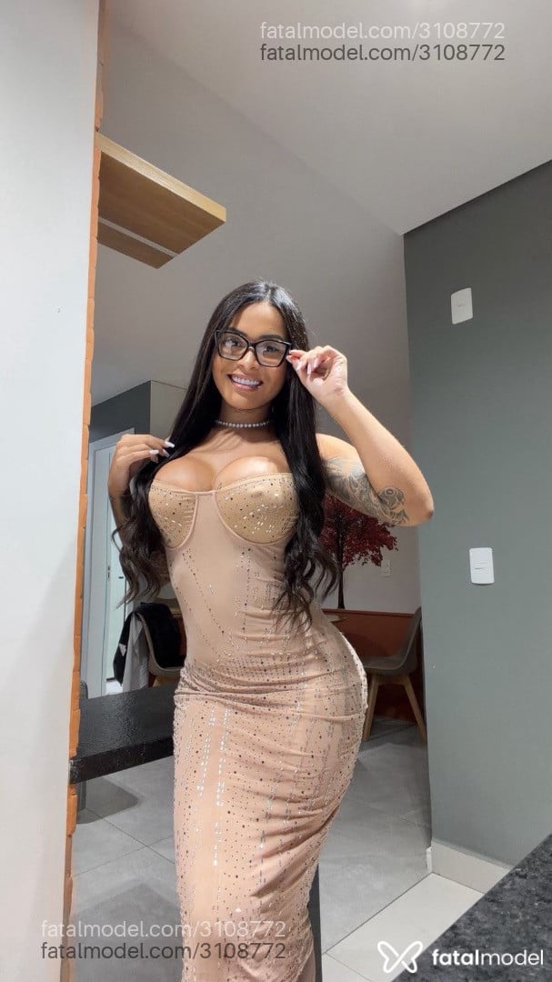 Acompanhante mulher com cabelo castanho de olhos castanhos - Débora Acompanhante mulher com cabelo castanho de olhos castanhos - Débora