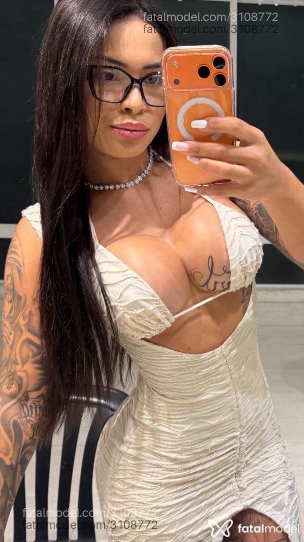 Acompanhante mulher com cabelo castanho de olhos castanhos - Débora Acompanhante mulher com cabelo castanho de olhos castanhos - Débora