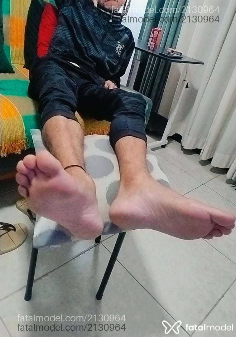 Acompanhante homem com cabelo castanho de olhos castanhos - Vinícius