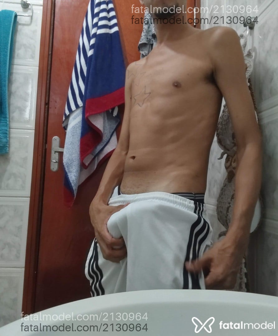 Acompanhante homem com cabelo castanho de olhos castanhos - Vinícius