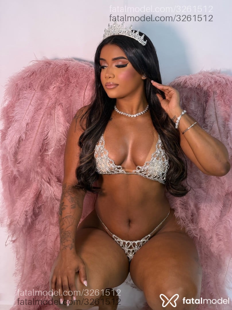 Acompanhante mulher com cabelo castanho de olhos pretos - Milena Acompanhante mulher com cabelo castanho de olhos pretos - Milena