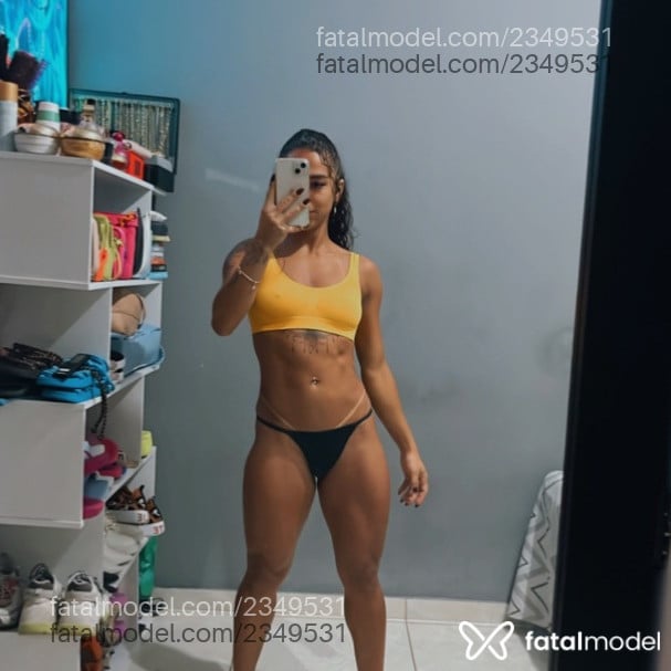Acompanhante mulher com cabelo castanho de olhos pretos em Belo Horizonte - Débora Carvalho
