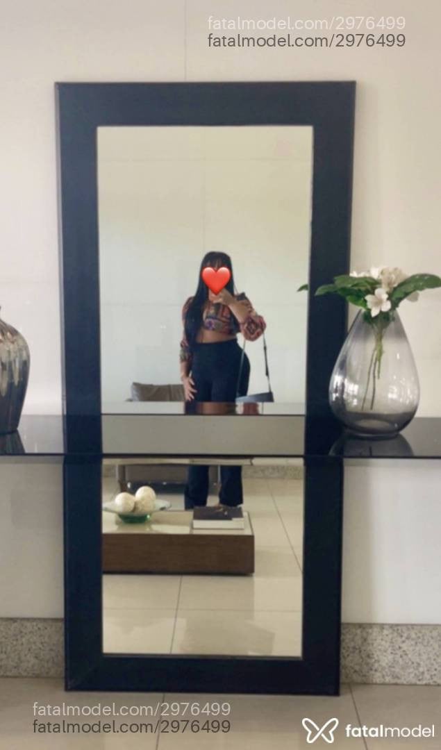 Acompanhante mulher morena (o) de olhos pretos - Maria Flor