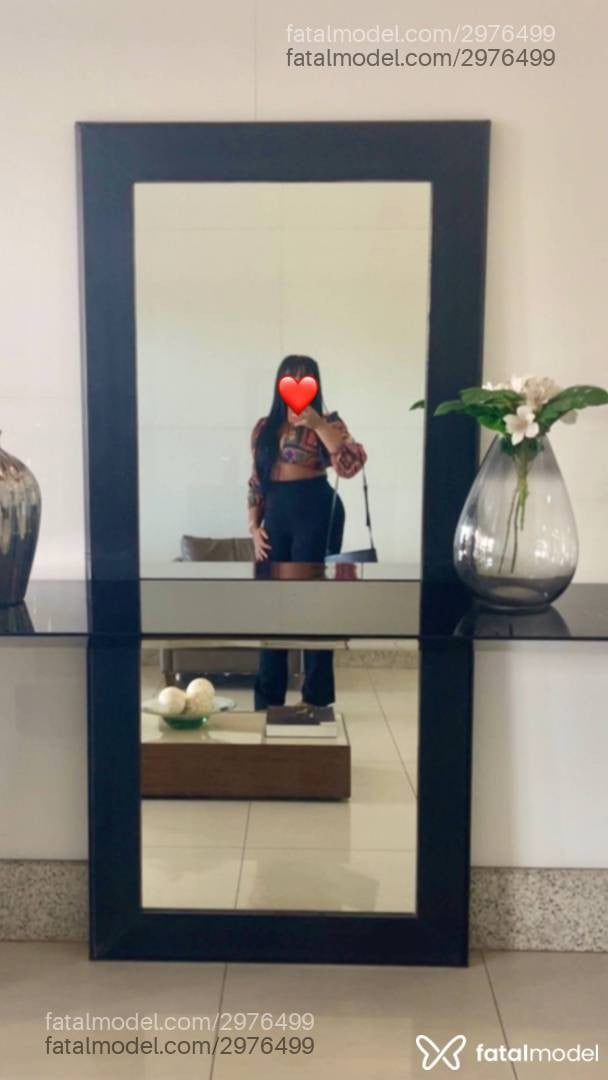 Acompanhante mulher morena (o) de olhos pretos - Maria Flor